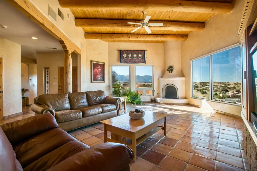 Corrales neighborhood, Albuquerque metro